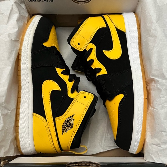 Air Jordan 1 Mid
